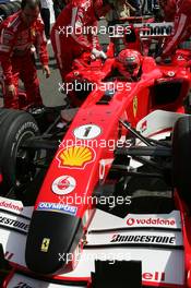 03.04.2005 Manama, Bahrain, Michael Schumacher, GER, Ferrari - Sunday, April, Formula 1 World Championship, Rd 3, Bahrain Grand Prix, BHR, Grid