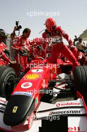 03.04.2005 Manama, Bahrain, Michael Schumacher, GER, Ferrari - Sunday, April, Formula 1 World Championship, Rd 3, Bahrain Grand Prix, BHR, Grid