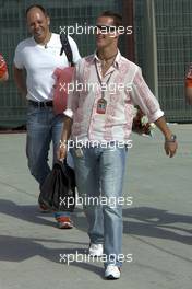 31.03.2005 Manama, Bahrain, Michael Schumacher, GER, Ferrari arrives at the circuit - Thursday, March, Formula 1 World Championship, Rd 3, Bahrain Grand Prix, BHR