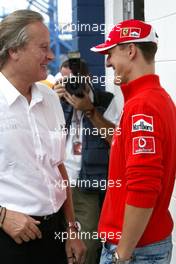 24.09.2005 Sao Paulo, Brazil,  Mansour Ojjeh talks with Michael Schumacher, GER, Ferrari - September, Formula 1 World Championship, Rd 17, Brazilian Grand Prix, Saturday