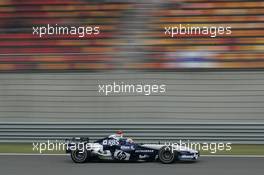 14.10.2005 Shanghai, China,  Mark Webber, AUS, BMW WilliamsF1 Team, FW27, Action, Track - October, Formula 1 World Championship, Rd 19, Chinese Grand Prix, Friday Practice