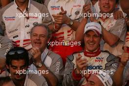 16.10.2005 Shanghai, China,  Ralf Schumacher, GER, Panasonic Toyota Racing celebrates with the Toyota team for 3rd place - October, Formula 1 World Championship, Rd 19, Chinese Grand Prix, Sunday Podium