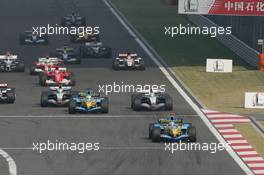 16.10.2005 Shanghai, China,  Fernando Alonso, ESP, Mild Seven Renault F1 Team, R25, Action, Track leads the start of the race - October, Formula 1 World Championship, Rd 19, Chinese Grand Prix, Sunday Race