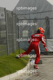 16.10.2005 Shanghai, China,  Michael Schumacher, GER, Ferrari climbs a fence before running back to the pits after crashing during the Installation lap - October, Formula 1 World Championship, Rd 19, Chinese Grand Prix, Sunday Race