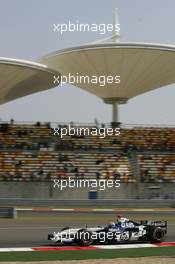 15.10.2005 Shanghai, China,  Mark Webber, AUS, BMW WilliamsF1 Team, FW27, Action, Track - October, Formula 1 World Championship, Rd 19, Chinese Grand Prix, Saturday Practice