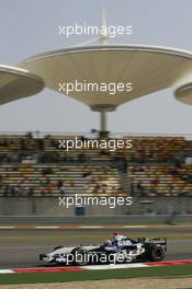 15.10.2005 Shanghai, China,  Mark Webber, AUS, BMW WilliamsF1 Team, FW27, Action, Track - October, Formula 1 World Championship, Rd 19, Chinese Grand Prix, Saturday Practice