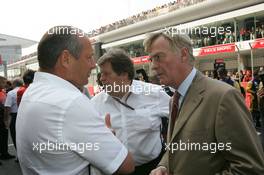 16.10.2005 Shanghai, China,  Ron Dennis, GBR, McLaren, Teamchief, Chairman talks with Max Mosley, GBR, FIA President - October, Formula 1 World Championship, Rd 19, Chinese Grand Prix, Sunday Pre-Race Grid