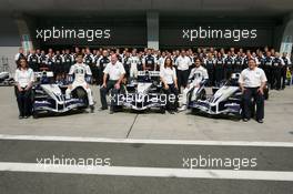 16.10.2005 Shanghai, China,  BMW Williams F1 team photo - October, Formula 1 World Championship, Rd 19, Chinese Grand Prix, Sunday
