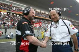16.10.2005 Shanghai, China,  Paul Stoddart, AUS, Minardi, Teamchief, President & CEO shakes hands with Peter Sauber, SUI, Sauber, Teamchief, Team Principal, this is the last race as team owners - October, Formula 1 World Championship, Rd 19, Chinese Grand Prix, Sunday Pre-Race Grid