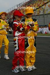 13.10.2005 Shanghai, China,  Grid entertainment preperations - October, Formula 1 World Championship, Rd 19, Chinese Grand Prix, Thursday