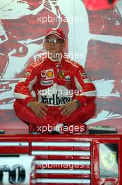 27.05.2005 Nuerburg, Germany,  Michael Schumacher, GER, Scuderia Ferrari Marlboro, F2005, Pitlane, Box, Garage - May, Formula 1 World Championship, Rd 7, European Grand Prix, Nürburgring, GER, Practice