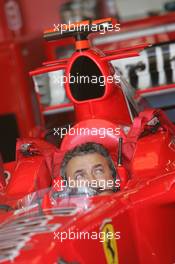 27.05.2005 Nuerburg, Germany,  C. Papaleo mechanic at the car of Michael Schumacher, GER, Ferrari - May, Formula 1 World Championship, Rd 7, European Grand Prix, Nürburgring, GER