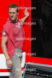 29.05.2005 Nuerburg, Germany,  Michael Schumacher, GER, Ferrari arrives at the track with Corina Schumacher, GER, Corinna, wife of Michael Schumacher - May, Formula 1 World Championship, Rd 7, European Grand Prix, Nürburgring, GER