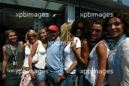 29.05.2005 Nuerburg, Germany,  NIKI LAUDA and some Girls - May, Formula 1 World Championship, Rd 7, European Grand Prix, Nürburgring, GER