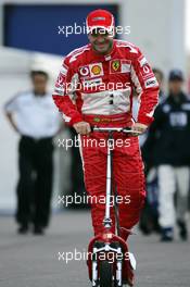 01.07.2005 Magny-Cours, France,  Rubens Barrichello (BRA), Scuderia Ferrari Marlboro, Portrait, on an electric scooter driving through the paddock - July, Formula 1 World Championship, Rd 10, French Grand Prix, Magny Cours, France, Practice