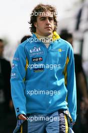 01.07.2005 Magny-Cours, France,  Fernando Alonso (ESP), Mild Seven Renault F1 Team, Portrait - July, Formula 1 World Championship, Rd 10, French Grand Prix, Magny Cours, France, Practice