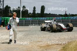 01.07.2005 Magny-Cours, France,  Kimi Raikkonen (FIN), West McLaren Mercedes, Portrait, walking away from his car after stopping on the track - July, Formula 1 World Championship, Rd 10, French Grand Prix, Magny Cours, France, Practice
