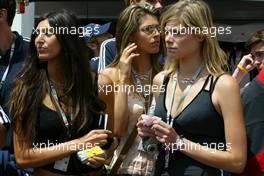 01.07.2005 Magny-Cours, France,  Girls - July, Formula 1 World Championship, Rd 10, French Grand Prix, Magny Cours, France