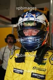 01.07.2005 Magny-Cours, France,  Robert Doornbos, NED, Test Driver, Jordan with his new helmet - July, Formula 1 World Championship, Rd 10, French Grand Prix, Magny Cours, France, Practice