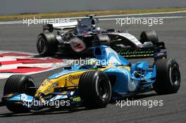 03.07.2005 Magny-Cours, France,  Giancarlo Fisichella (ITA), Mild Seven Renault F1 R25, leads Juan-Pablo Montoya (COL), West McLaren Mercedes MP4-20 - July, Formula 1 World Championship, Rd 10, French Grand Prix, Magny Cours, France, Race