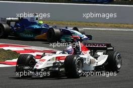 03.07.2005 Magny-Cours, France,  Jenson Button (GBR), Lucky Strike BAR Honda 007, leads Felipe Massa (BRA), Sauber Petronas C24 - July, Formula 1 World Championship, Rd 10, French Grand Prix, Magny Cours, France, Race