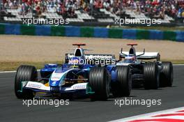 03.07.2005 Magny-Cours, France,  Jacques Villeneuve (CAN), Sauber Petronas C24, leads Kimi Raikkonen (FIN), West McLaren Mercedes MP4-20 - July, Formula 1 World Championship, Rd 10, French Grand Prix, Magny Cours, France, Race