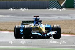 03.07.2005 Magny-Cours, France,  Race winner Fernando Alonso (ESP), Mild Seven Renault F1 R25 - July, Formula 1 World Championship, Rd 10, French Grand Prix, Magny Cours, France, Race