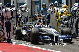 03.07.2005 Magny-Cours, France,  Mark Webber, AUS, BMW WilliamsF1 Team pit stop - July, Formula 1 World Championship, Rd 10, French Grand Prix, Magny Cours, France, Race