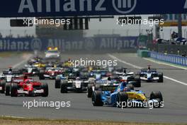 03.07.2005 Magny-Cours, France,  Fernando Alonso, ESP, Mild Seven Renault F1 Team, R25, Action, Track leads the start of the race - July, Formula 1 World Championship, Rd 10, French Grand Prix, Magny Cours, France, Race