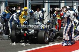 03.07.2005 Magny-Cours, France,  Nick Heidfeld, GER, BMW WilliamsF1 Team pit stop - July, Formula 1 World Championship, Rd 10, French Grand Prix, Magny Cours, France, Race
