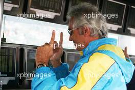 02.07.2005 Magny-Cours, France,  Flavio Briatore, ITA, Renault, Teamchief, Managing Director celebrates pole position - July, Formula 1 World Championship, Rd 10, French Grand Prix, Magny Cours, France, Qualifying