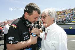 03.07.2005 Magny-Cours, France,  Bernie Ecclestone, GBR talks with Paul Stoddart, AUS, Minardi, Teamchief, President & CEO - July, Formula 1 World Championship, Rd 10, French Grand Prix, Magny Cours, France