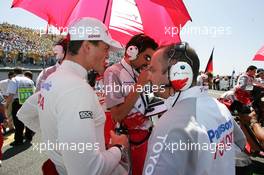 03.07.2005 Magny-Cours, France,  Ralf Schumacher, GER, Panasonic Toyota Racing with Mike Gascoyne, GBR, Toyota Racing chassis Technical Director - July, Formula 1 World Championship, Rd 10, French Grand Prix, Magny Cours, France