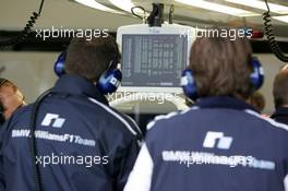 08.07.2005 Silverstone, England, BMW Williams engineers watching the laptimes on the monitor of the T-car - July, Formula 1 World Championship, Rd 11, British Grand Prix, Silverstone, England, Practice