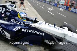 08.07.2005 Silverstone, England, Nick Heidfeld (GER), BMW Williams F1 FW27, driving out of the pitbox - July, Formula 1 World Championship, Rd 11, British Grand Prix, Silverstone, England, Practice