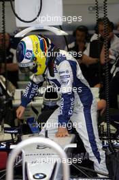 08.07.2005 Silverstone, England, Nick Heidfeld, GER, BMW WilliamsF1 Team, FW27, Pitlane, Box, Garage - July, Formula 1 World Championship, Rd 11, British Grand Prix, Silverstone, England