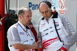 08.07.2005 Silverstone, England, Mike Gascoyne (GBR), Technical Director Chassis Toyota Racing (left), talking with Luca Marmorini (ITA), Technical Director Engine Development Toyota Racing - July, Formula 1 World Championship, Rd 11, British Grand Prix, Silverstone, England, Practice