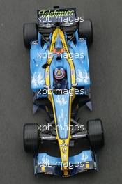 08.07.2005 Silverstone, England, Fernando Alonso, ESP, Mild Seven Renault F1 Team, R25, Action, Track - July, Formula 1 World Championship, Rd 11, British Grand Prix, Silverstone, England, Practice