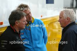 08.07.2005 Silverstone, England, Charlie Whiting, GBR, FIA safety delegate, race director & offical starter talks with engineers - July, Formula 1 World Championship, Rd 11, British Grand Prix, Silverstone, England