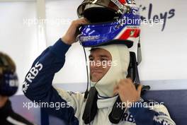 08.07.2005 Silverstone, England, Mark Webber, AUS, BMW WilliamsF1 Team, FW27, Pitlane, Box, Garage - July, Formula 1 World Championship, Rd 11, British Grand Prix, Silverstone, England