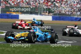 10.07.2005 Silverstone, England, Fernando Alonso, ESP, Mild Seven Renault F1 Team, R25, Action, Track - July, Formula 1 World Championship, Rd 11, British Grand Prix, Silverstone, England, Race