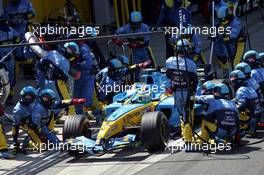 10.07.2005 Silverstone, England, PIT STOP of Giancarlo Fisichella, ITA, Mild Seven Renault F1 Team - July, Formula 1 World Championship, Rd 11, British Grand Prix, Silverstone, England, Race