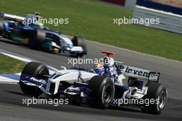 10.07.2005 Silverstone, England, Mark Webber, AUS, BMW WilliamsF1 Team, FW27, Action, Track - July, Formula 1 World Championship, Rd 11, British Grand Prix, Silverstone, England, Race