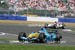 10.07.2005 Silverstone, England, Fernando Alonso, ESP, Mild Seven Renault F1 Team, R25, Action, Track - July, Formula 1 World Championship, Rd 11, British Grand Prix, Silverstone, England, Race