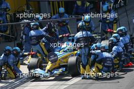 10.07.2005 Silverstone, England, PIT STOP of Giancarlo Fisichella, ITA, Mild Seven Renault F1 Team - July, Formula 1 World Championship, Rd 11, British Grand Prix, Silverstone, England, Race