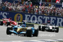 10.07.2005 Silverstone, England, Fernando Alonso, ESP, Mild Seven Renault F1 Team, R25, Action, Track leads Jenson Button, GBR, Lucky Strike BAR Honda 007, Action, Track - July, Formula 1 World Championship, Rd 11, British Grand Prix, Silverstone, England, Race