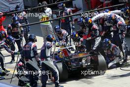 10.07.2005 Silverstone, England, PIT STOP of David Coulthard, GBR, Red Bull Racing - July, Formula 1 World Championship, Rd 11, British Grand Prix, Silverstone, England, Race