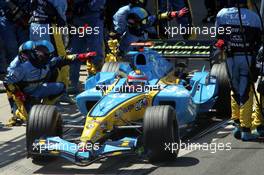 10.07.2005 Silverstone, England, PIT STOP of Fernando Alonso, ESP, Renault F1 Team - July, Formula 1 World Championship, Rd 11, British Grand Prix, Silverstone, England, Race