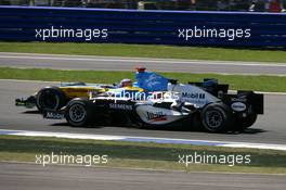 10.07.2005 Silverstone, England, Juan-Pablo Montoya (COL), West McLaren Mercedes MP4-20, on the outside of Fernando Alonso (ESP), Mild Seven Renault F1 R25, at the first corner after the start - July, Formula 1 World Championship, Rd 11, British Grand Prix, Silverstone, England, Race