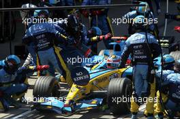 10.07.2005 Silverstone, England, PIT STOP of Fernando Alonso, ESP, Renault F1 Team - July, Formula 1 World Championship, Rd 11, British Grand Prix, Silverstone, England, Race